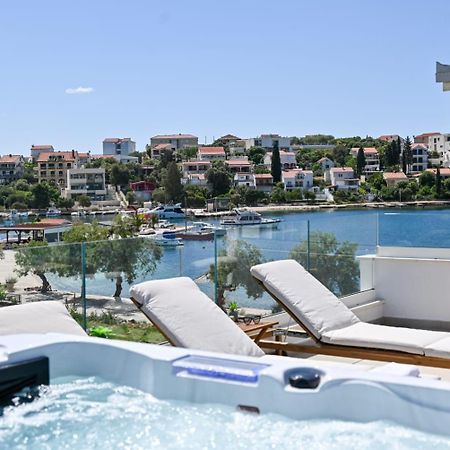Villa Rozana - Beachfront Wellness Retreat Seget Vranjica Bagian luar foto