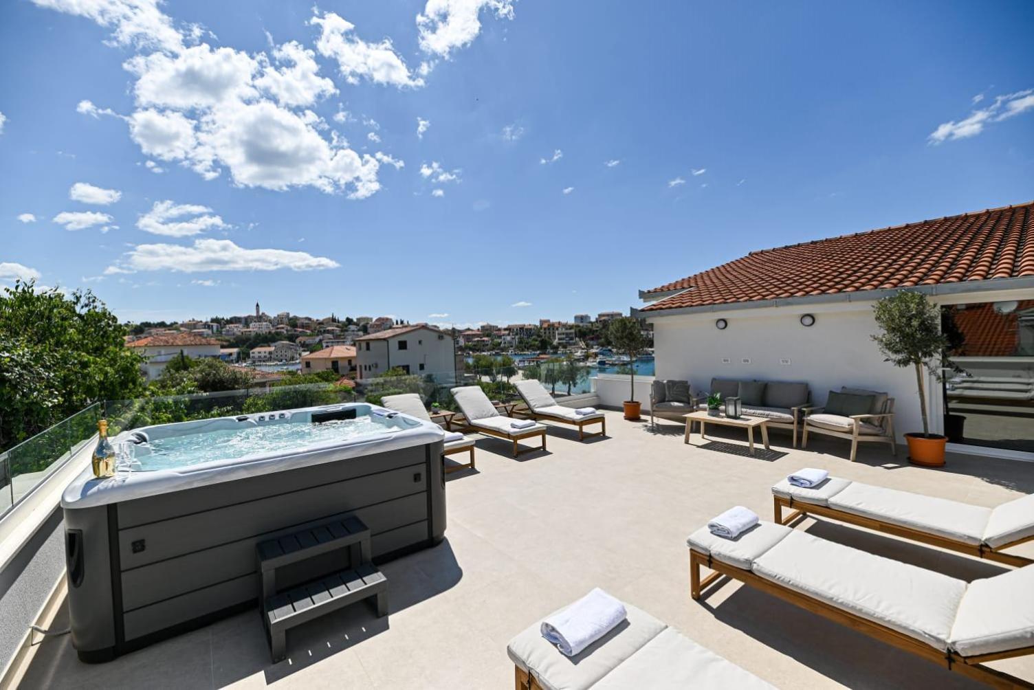 Villa Rozana - Beachfront Wellness Retreat Seget Vranjica Bagian luar foto