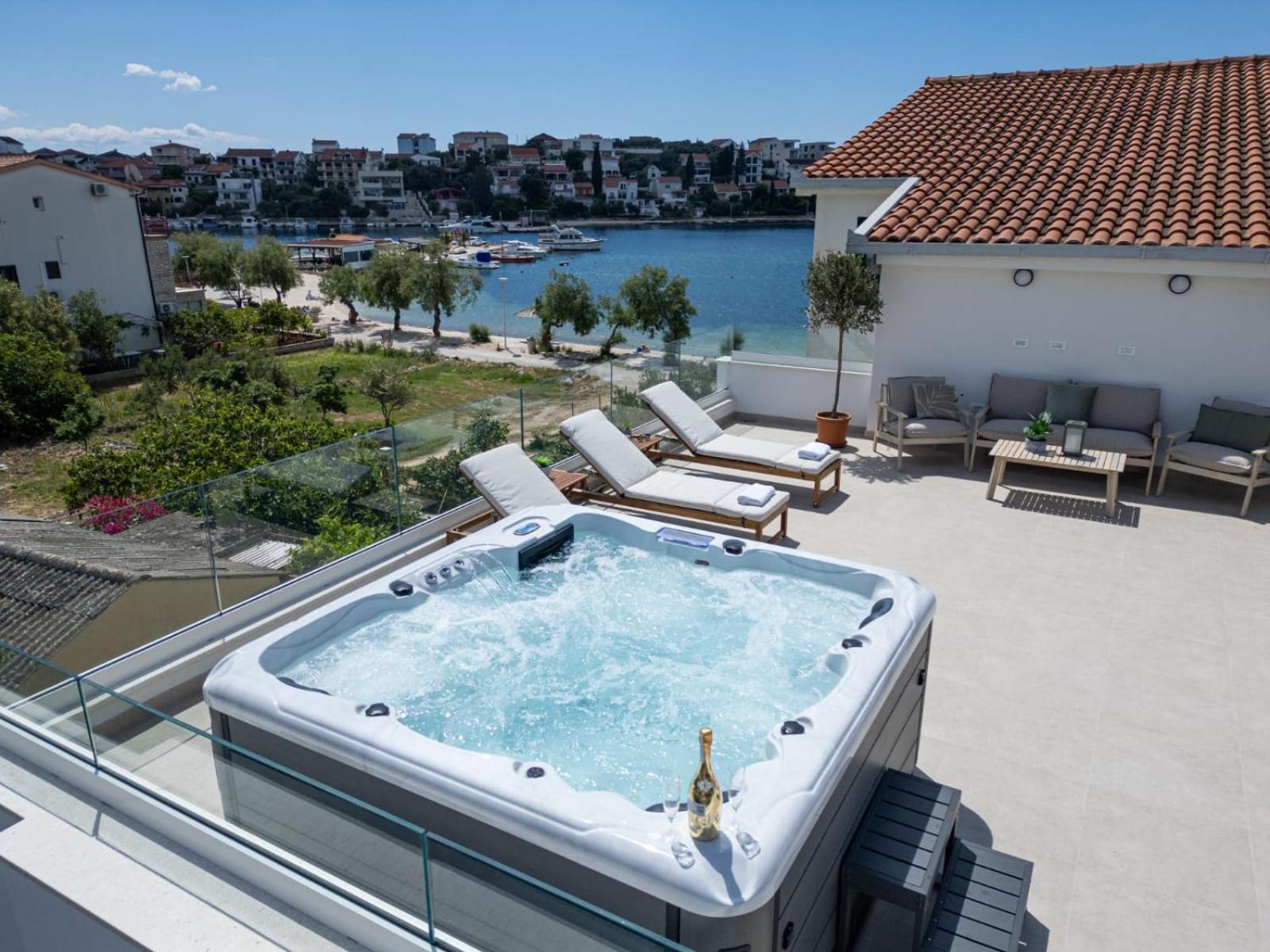 Villa Rozana - Beachfront Wellness Retreat Seget Vranjica Bagian luar foto