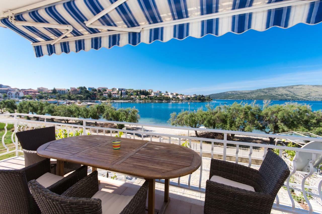 Villa Rozana - Beachfront Wellness Retreat Seget Vranjica Ruang foto