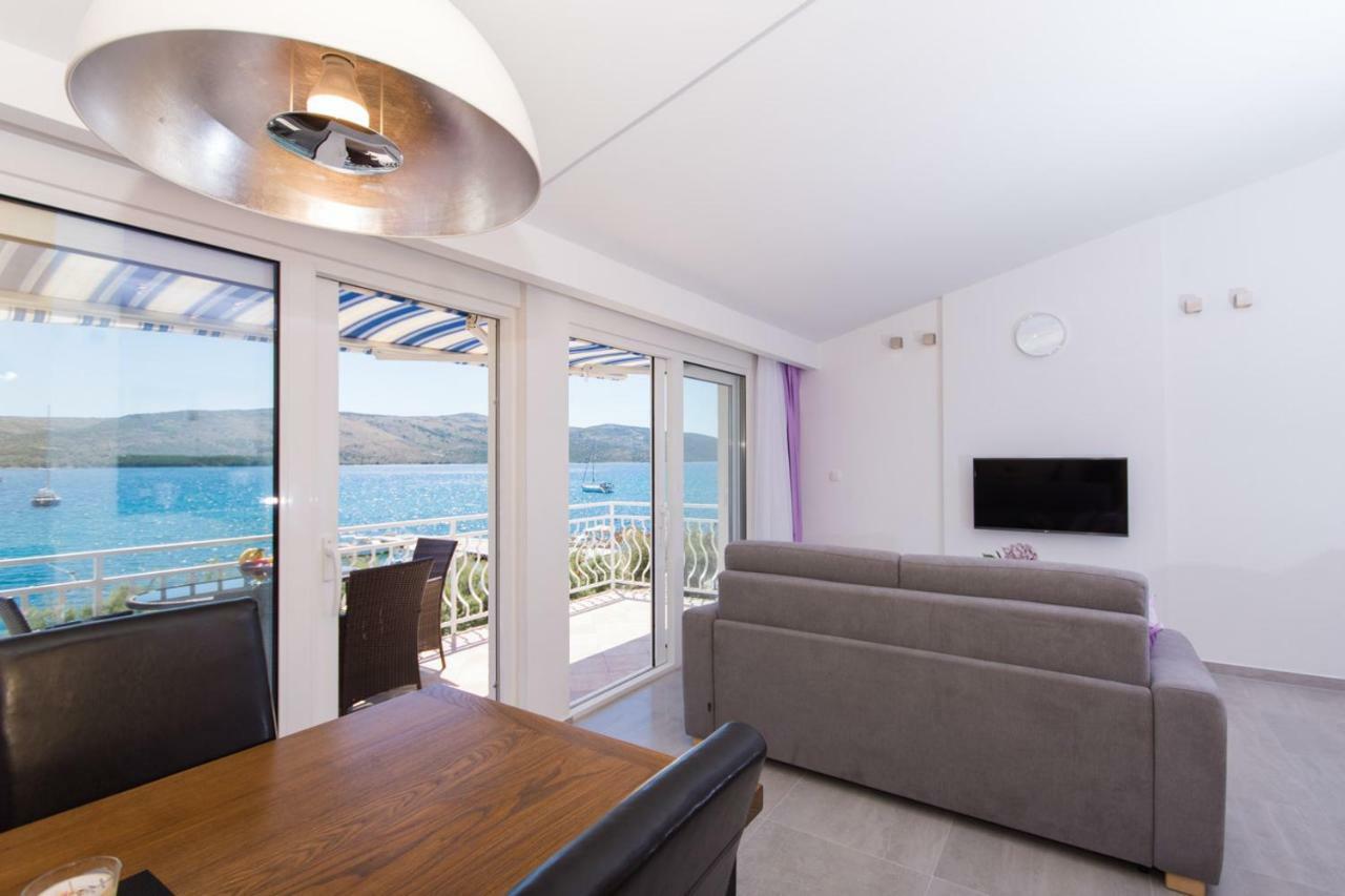 Villa Rozana - Beachfront Wellness Retreat Seget Vranjica Bagian luar foto