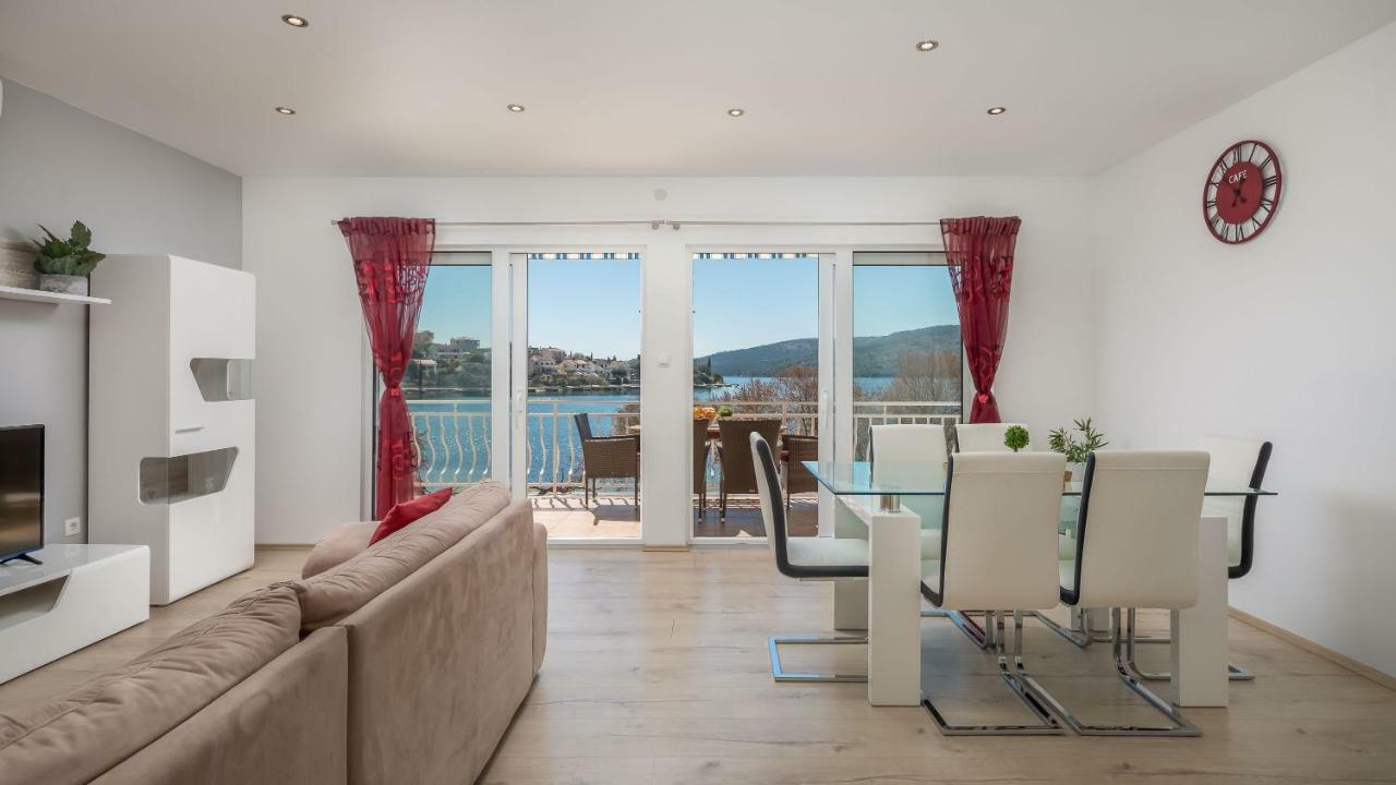 Villa Rozana - Beachfront Wellness Retreat Seget Vranjica Bagian luar foto