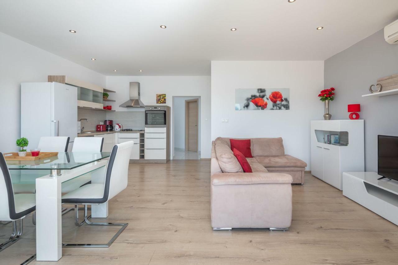 Villa Rozana - Beachfront Wellness Retreat Seget Vranjica Bagian luar foto